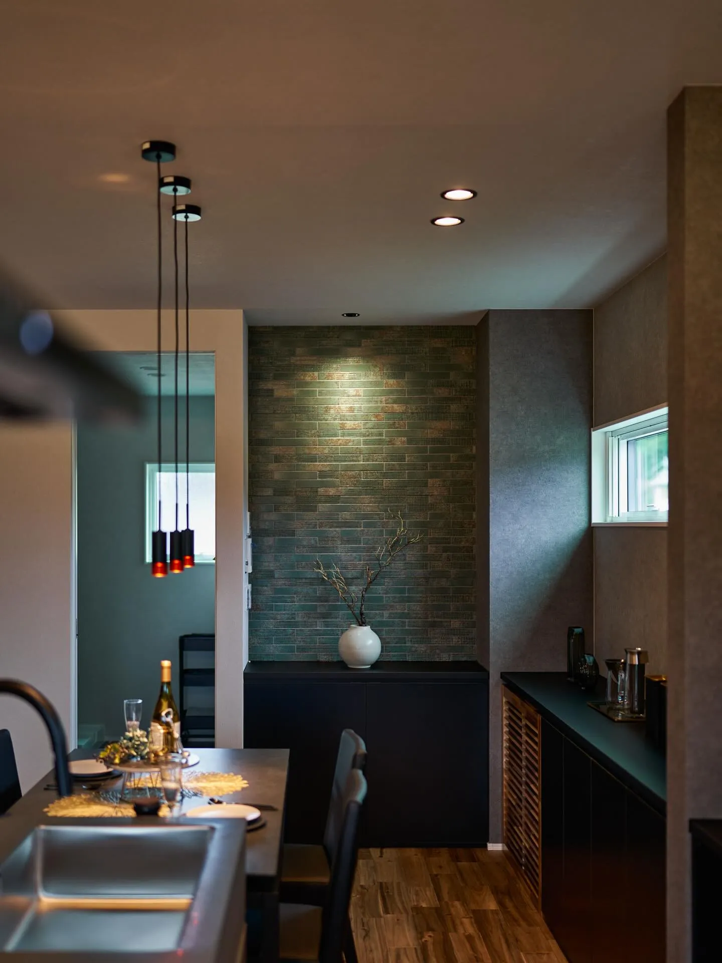 「静かに、格好いい。